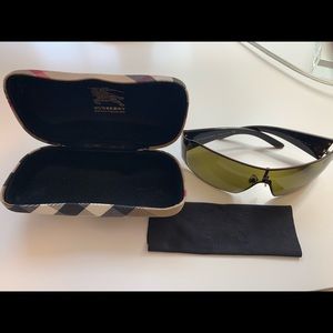 Men’s Burberry Sunglasses with case